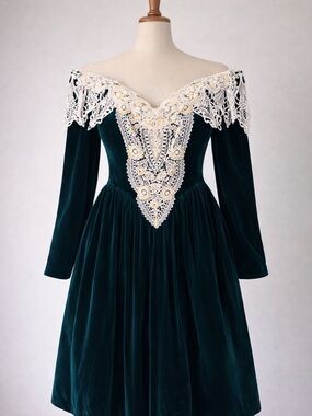 NWT Vintage Off the shoulder dress